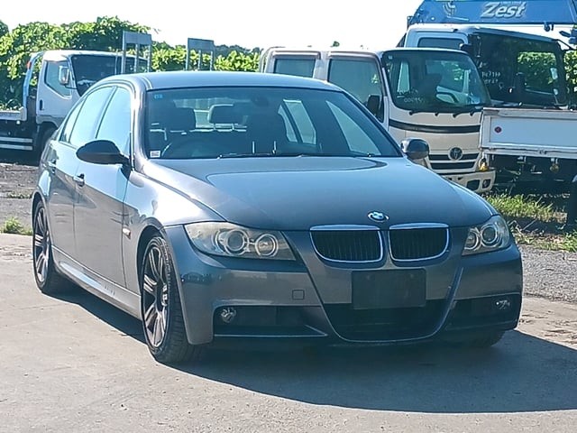 2005 BMW 320I