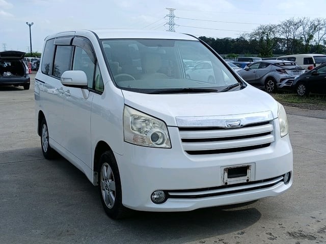 2008 Toyota Noah