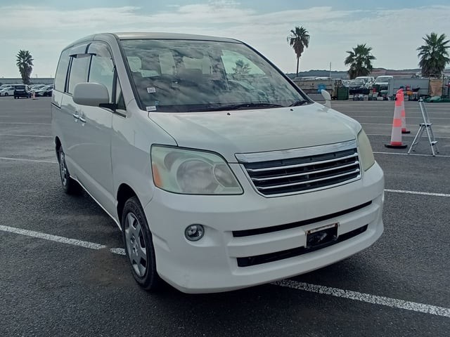 2006 Toyota Noah