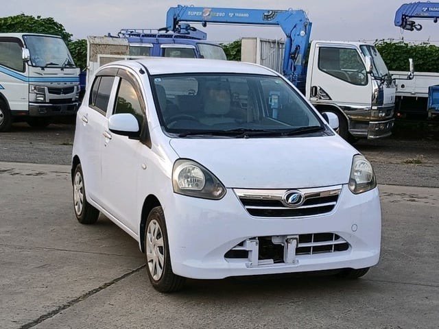 2013 Daihatsu Mira ES