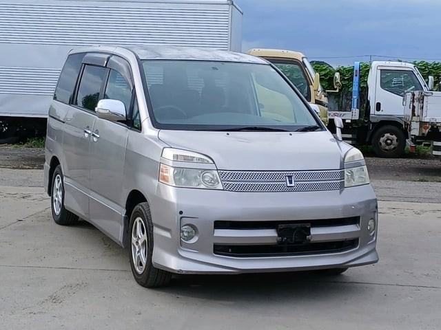 2006 Toyota Voxy