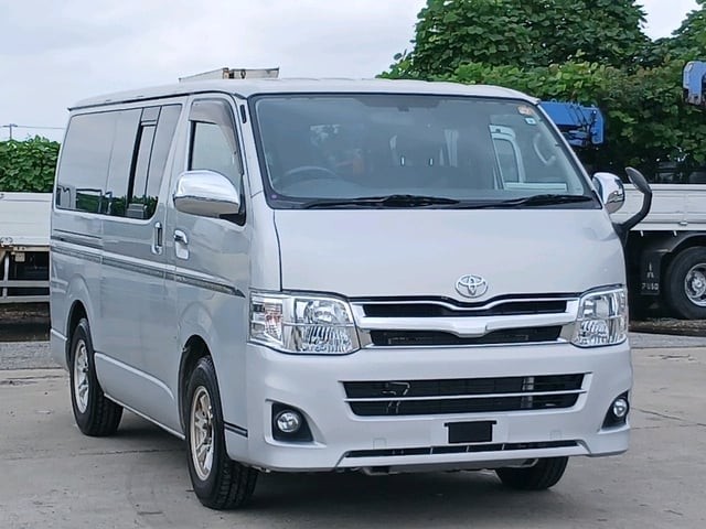 2011 Toyota Hiace V