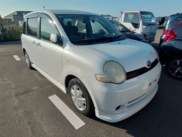 2005 Toyota Sienta