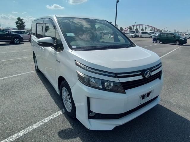 2014 Toyota Voxy HV