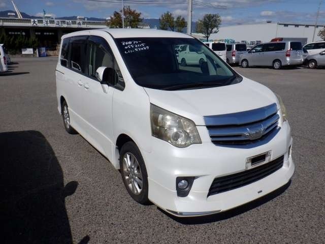 2013 Toyota Noah