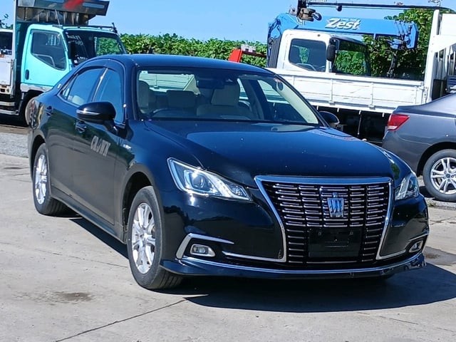 2017 Toyota Crown HV