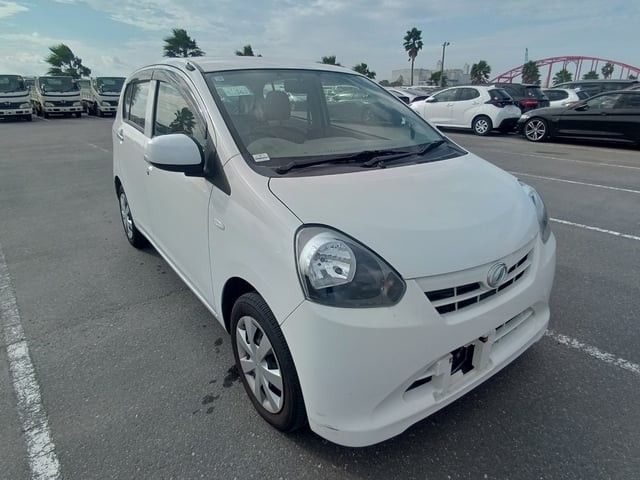 2013 Daihatsu Mira ES