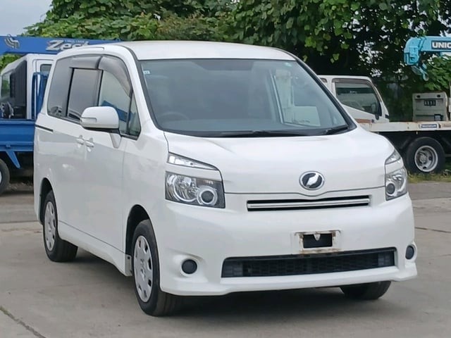 2007 Toyota Voxy