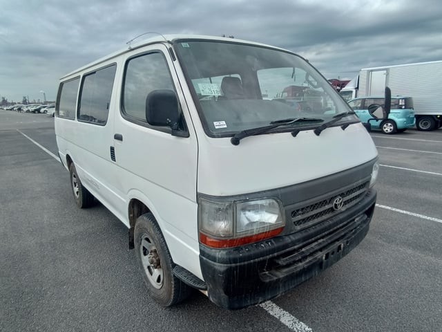 2004 Toyota Hiace V