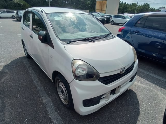 2013 Daihatsu Mira ES