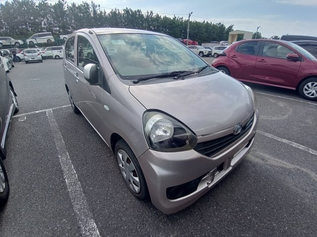 2013 Daihatsu Mira ES