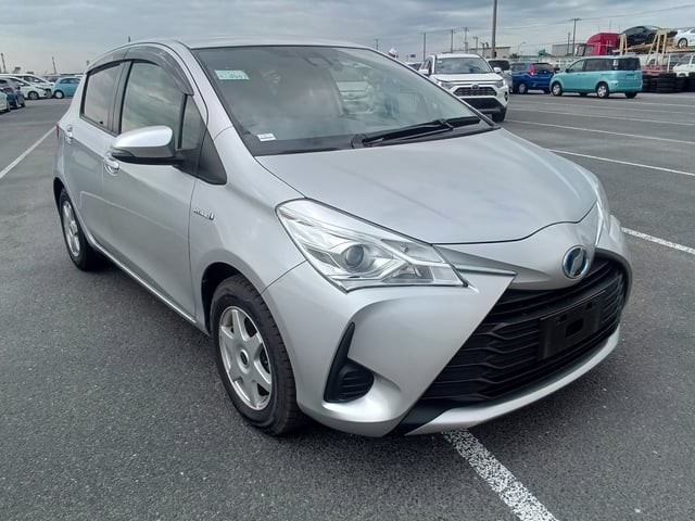 2017 Toyota Vitz HV