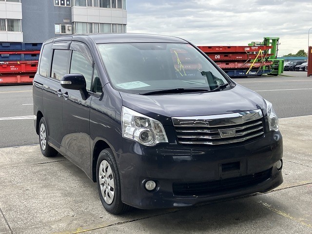 2010 Toyota Noah