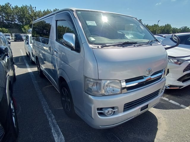 2005 Toyota Hiace V