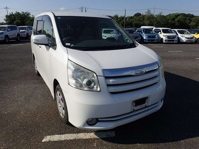 2010 Toyota Noah