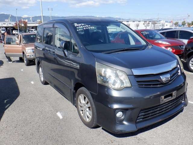 2010 Toyota Noah