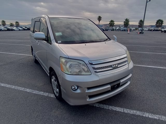 2007 Toyota Noah