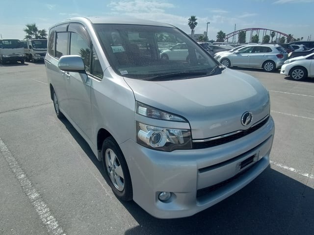 2013 Toyota Voxy