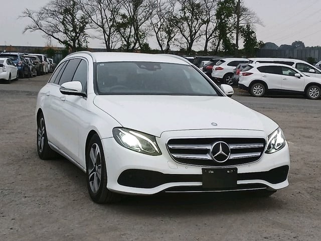 Mercedes-Benz E220D