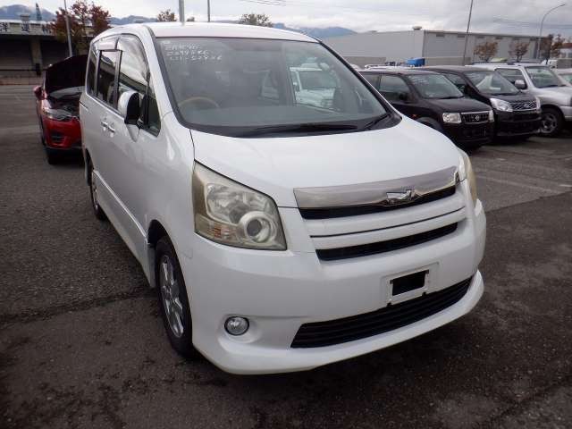 2010 Toyota Noah