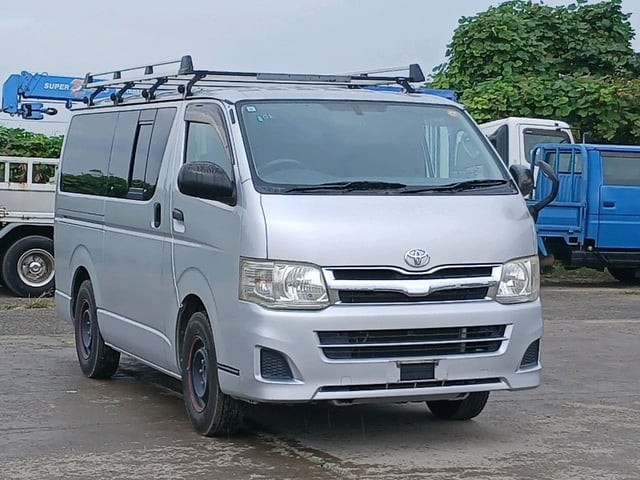 2013 Toyota Hiace V
