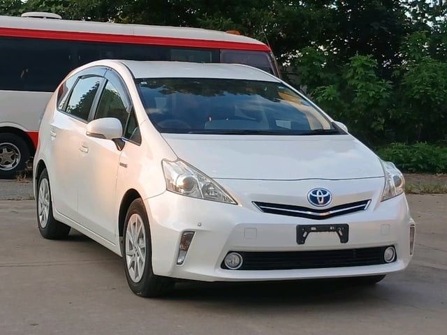 2011 Toyota Prius Alpha