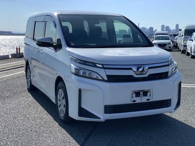 2017 Toyota Voxy