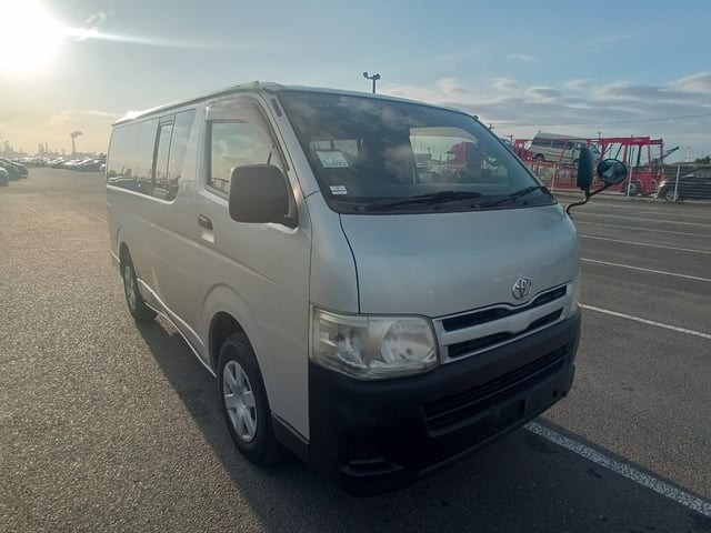 2013 Toyota Hiace V