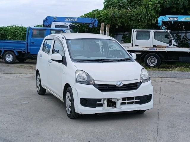 2015 Daihatsu Mira ES