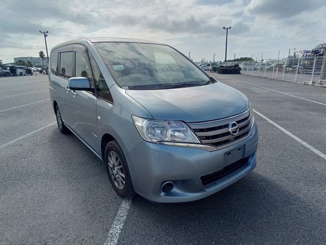 2013 Nissan Serena HV