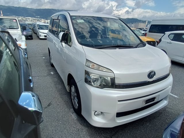 2013 Toyota Voxy