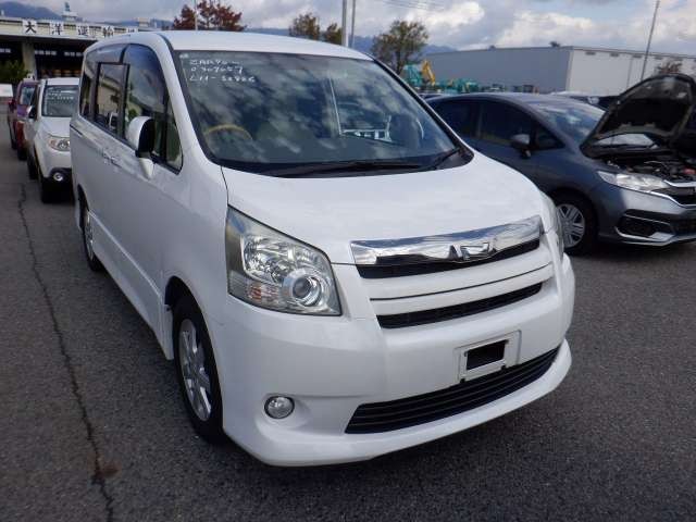 2010 Toyota Noah