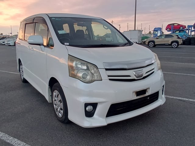 2013 Toyota Noah