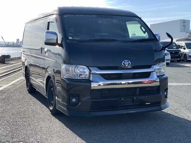 2022 Toyota Hiace V