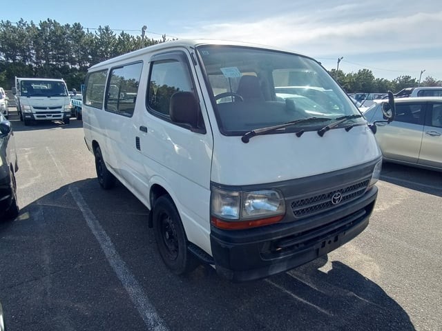 2004 Toyota Hiace V