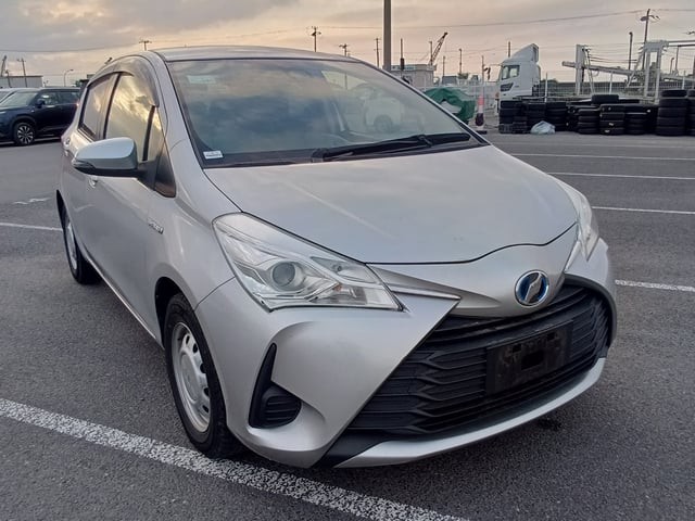 2017 Toyota Vitz HV