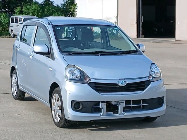 2015 Daihatsu Mira ES