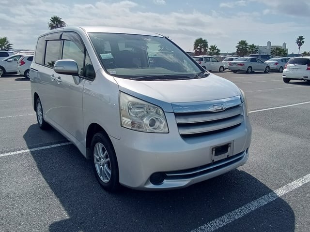 2008 Toyota Noah