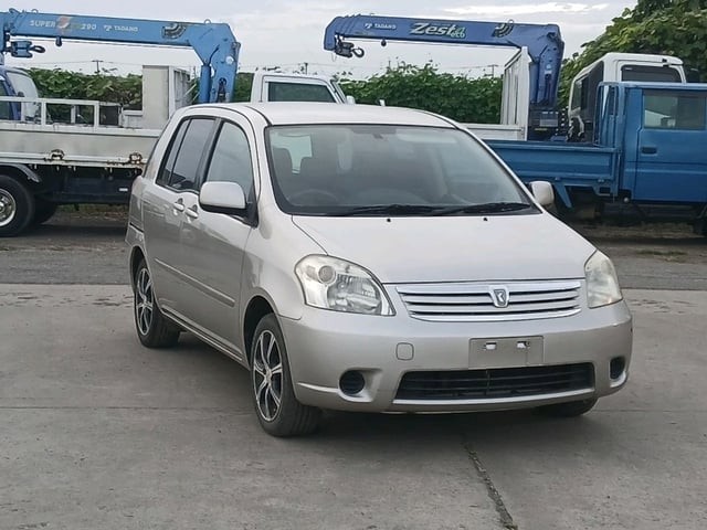 2005 Toyota Raum