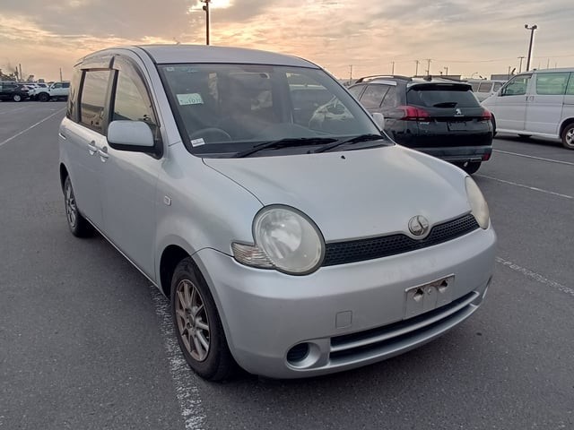 2004 Toyota Sienta