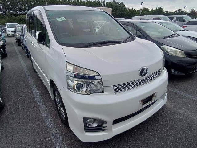 2013 Toyota Voxy