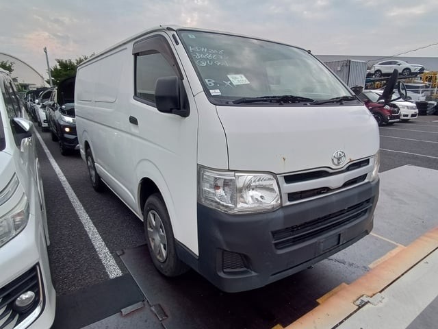 2013 Toyota Hiace V