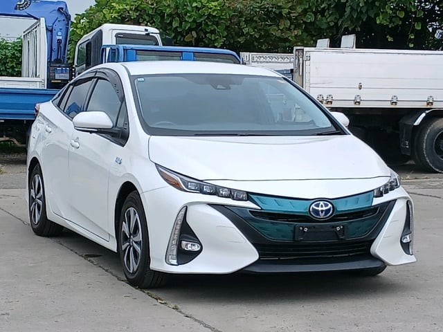 2017 Toyota Prius PHV