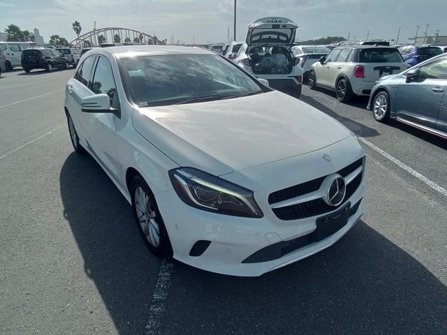 Mercedes-Benz A180