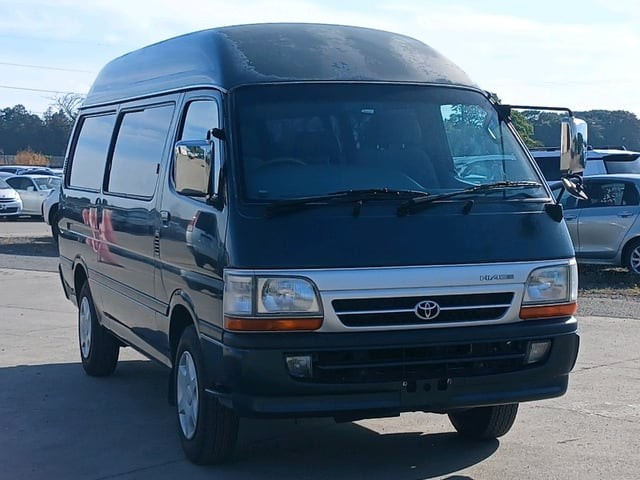 2003 Toyota Hiace V