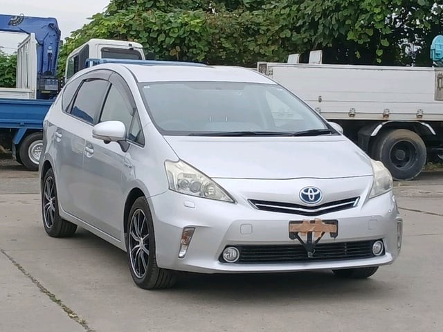2013 Toyota Prius Alpha