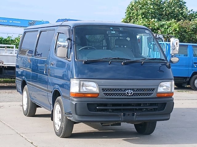 2003 Toyota Hiace V