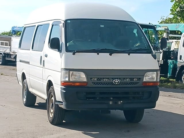 2002 Toyota Hiace V