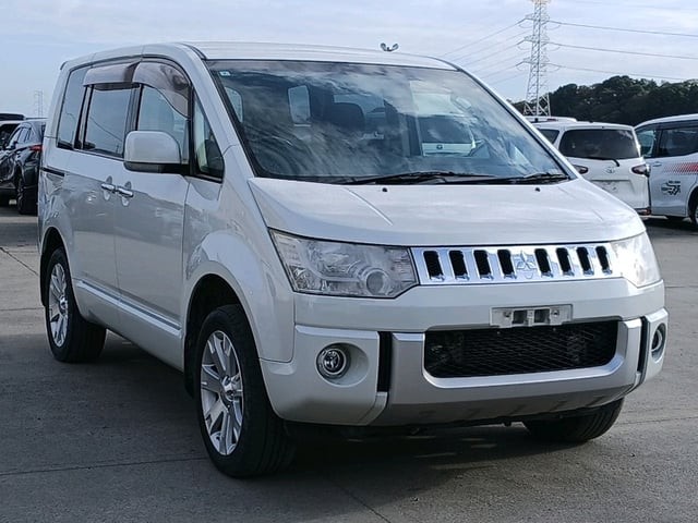 2013 Mitsubishi Delica D5