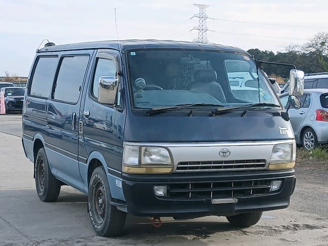 2002 Toyota Hiace V